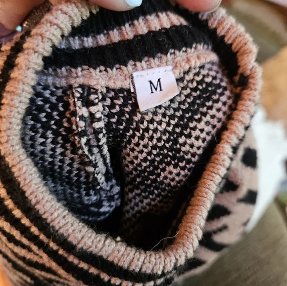 Fendi Designer Dog Sweater Size Medium - Picture 4 of 4